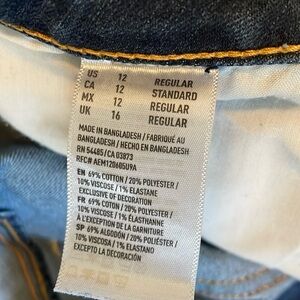 American Eagle Favorite Boyfriend, size 12 regular.